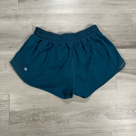 Lululemon Hotty Hot Short II 2.5" - Picture 4 of 7